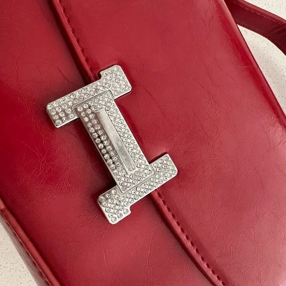 BOUTIQUE RED PURSE - Picture 3 of 10